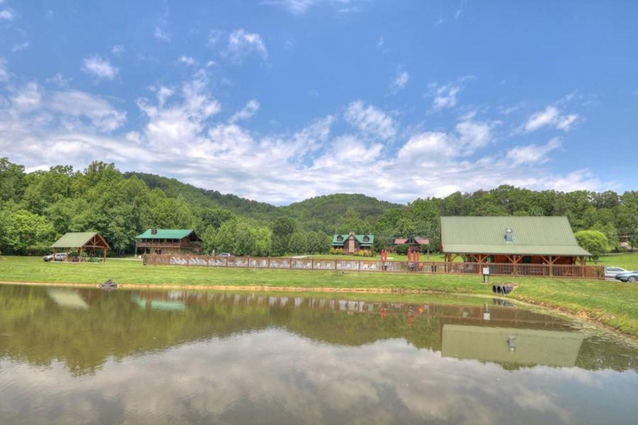 Misty Mountain Retreat Villa Sevierville Bagian luar foto